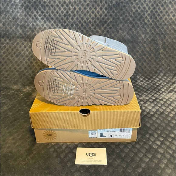 NIB UGG AUSTRALIA: CLASSIC SHORT DOLPHIN BLUE BOOTS, LIMITED EDITION - Picture 4 of 13